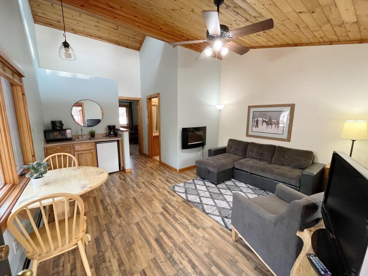 Cabin A Suite Bed And Breakfast Woodland Park Exterior photo